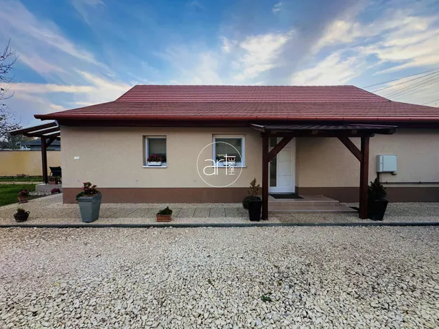 Eladó ház Sándorfalva 88 nm