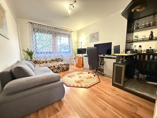 Eladó lakás Szeged, Felsőváros, Hajós utca 64 nm