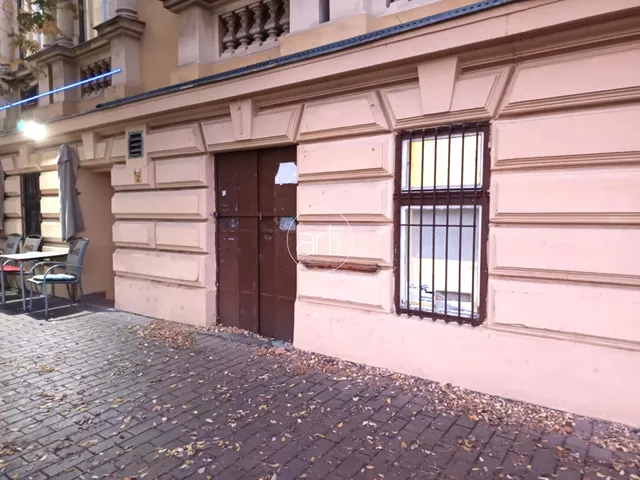 Eladó kereskedelmi és ipari ingatlan Szeged, Belváros 41 nm