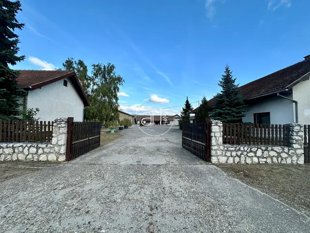 Eladó kereskedelmi és ipari ingatlan Ásotthalom 4200 nm