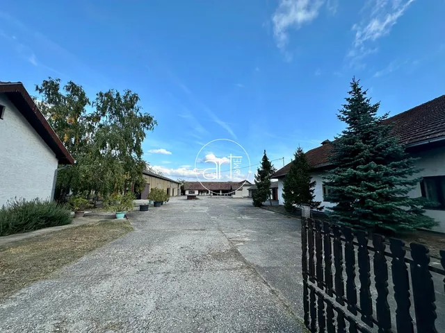 Eladó kereskedelmi és ipari ingatlan Ásotthalom 4200 nm