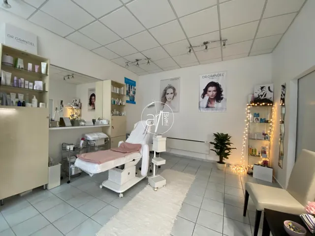 Eladó kereskedelmi és ipari ingatlan Szeged, Belváros 27 nm