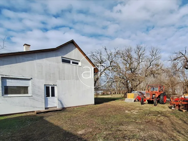 Eladó ház Szatymaz, Külterület, tanya 140 nm