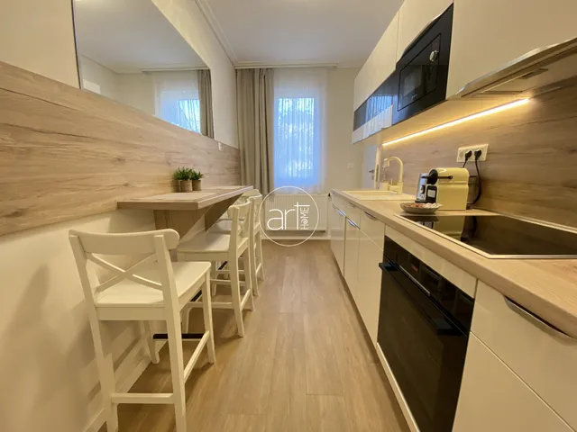 Eladó lakás Szeged, Belváros, Dugonics tér 65 nm