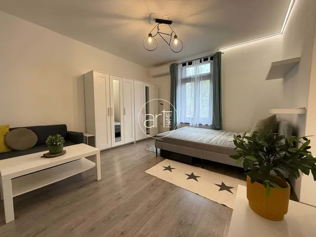 Eladó lakás Szeged, Alsóváros, Moszkvai körút 35 nm