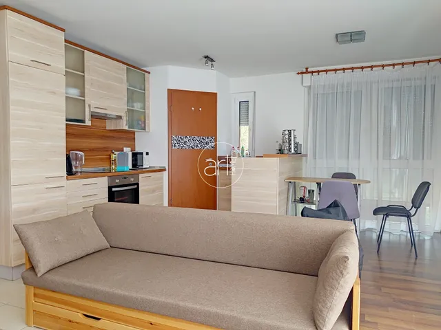 Kiadó lakás Szeged, Belváros, Szentháromság utca 58 nm