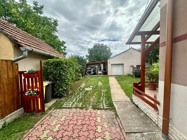 Eladó ház Szeged, Petőfitelep, Lőwy Sándor utca 144 nm