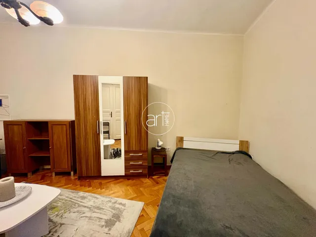 Kiadó lakás Szeged, Belváros, Szentháromság utca 74 nm