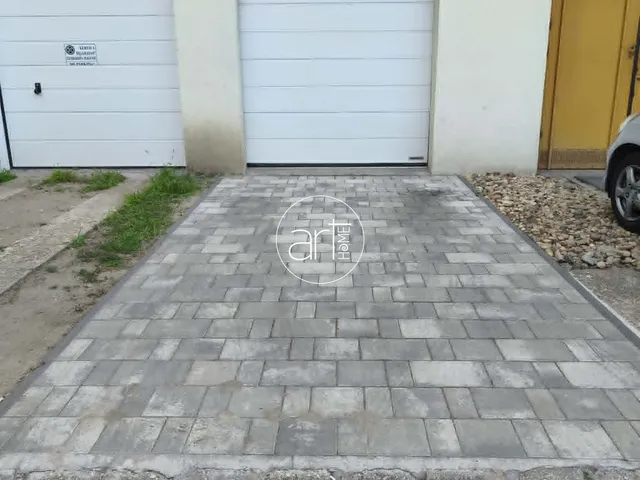 Eladó garázs Szeged, Makkosház 12 nm