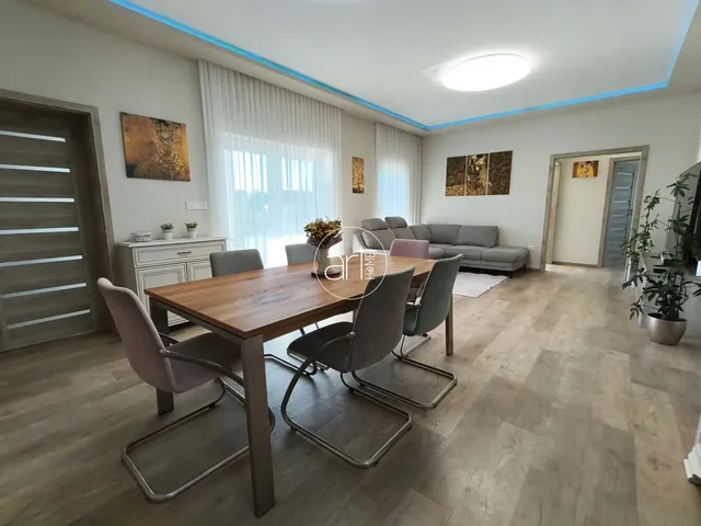 Eladó ház Algyő 158 nm