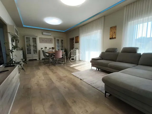 Eladó ház Algyő 158 nm