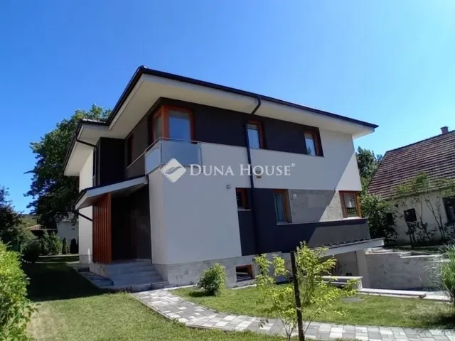 Eladó ház Budapest II. kerület 273 nm