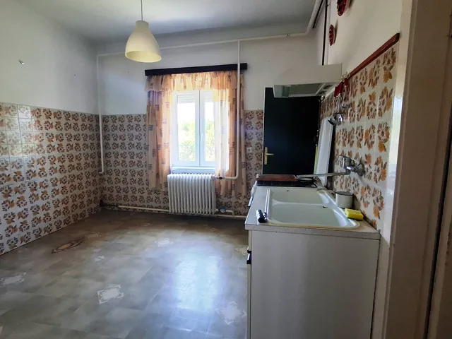 Eladó ház Füle, Petőfi Sándor utca 65 nm