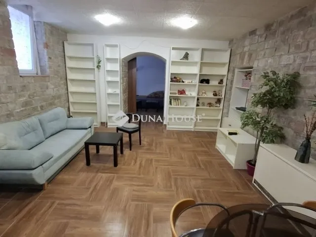 Eladó kereskedelmi és ipari ingatlan Budapest III. kerület 79 nm