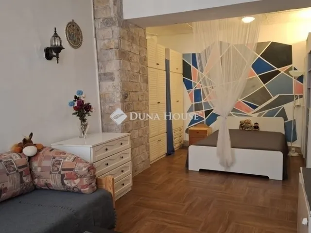 Eladó kereskedelmi és ipari ingatlan Budapest III. kerület 79 nm