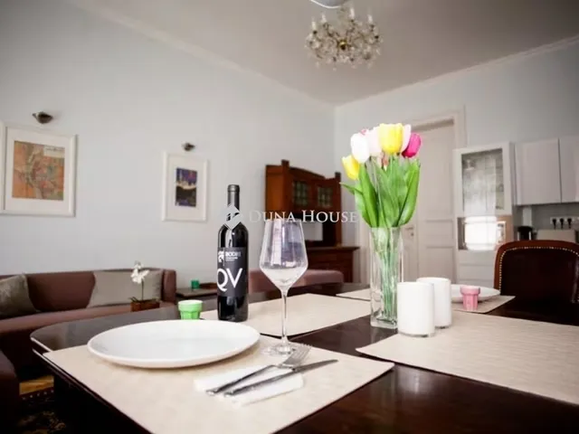 Eladó lakás Budapest VI. kerület 77 nm