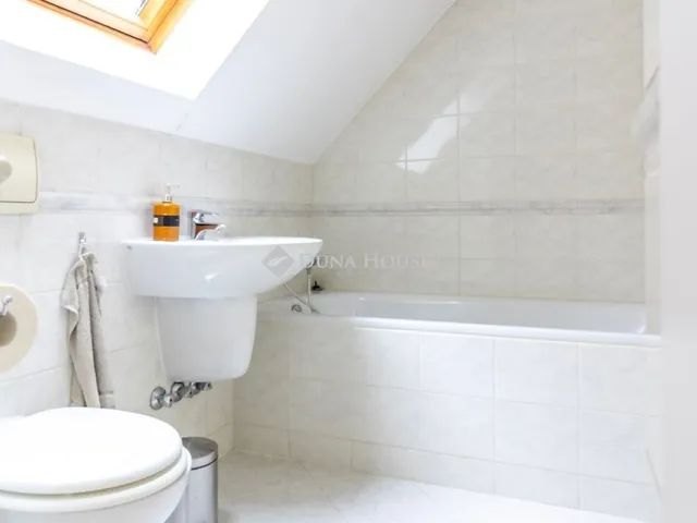 Kiadó kereskedelmi és ipari ingatlan Budapest II. kerület 180 nm