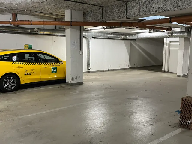 Eladó garázs Budapest VI. kerület 12 nm