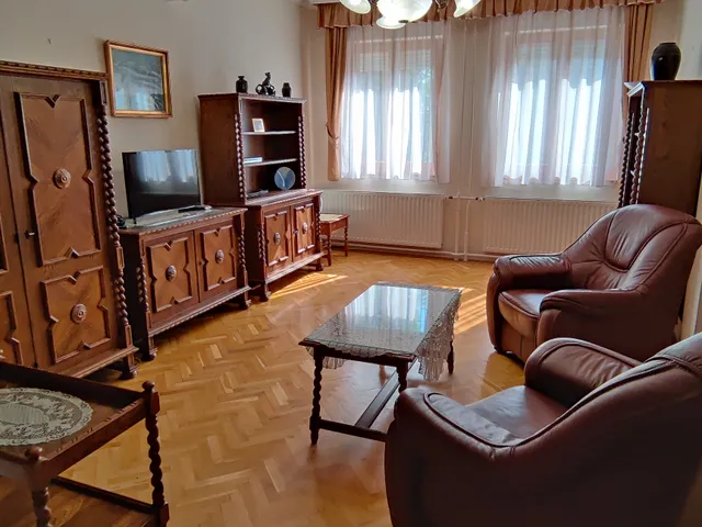 Kiadó ház Debrecen, Nagyerdőalja 150 nm