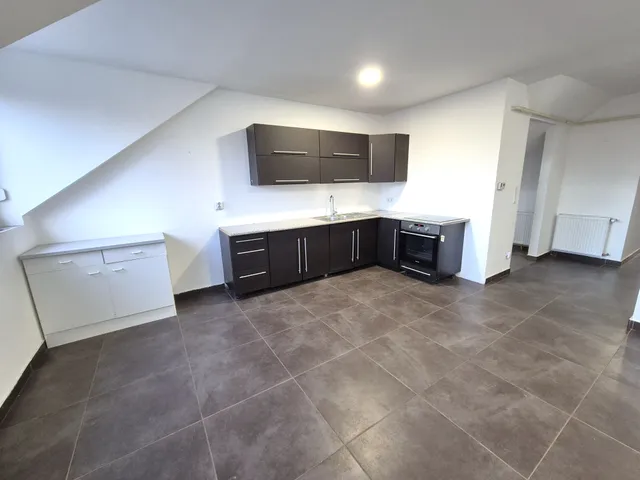 Eladó ház Budapest III. kerület, Csillaghegy, Papírgyár utca 160 nm