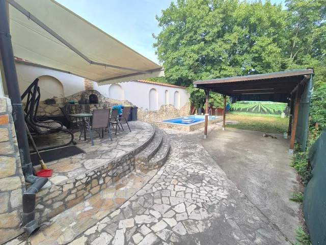 Eladó ház Budapest III. kerület, Csillaghegy, Szentendrei út 120 nm