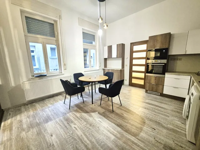 Kiadó lakás Budapest V. kerület, Belváros, Papnövelde utca 55 nm