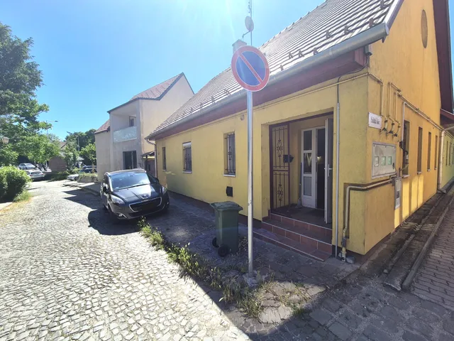 Kiadó kereskedelmi és ipari ingatlan Szentendre, Belváros 20 nm