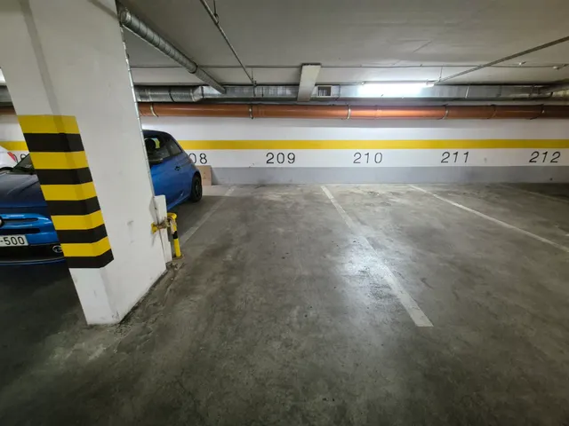 Kiadó garázs Budapest XIII. kerület, Angyalföld, Csongor utca 7. 13 nm