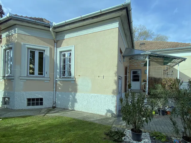 Eladó ház Kecskemét, Villanegyed 185 nm