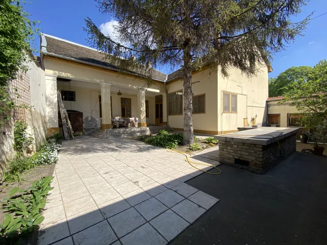 Eladó ház Kecskemét, Belváros 400 nm
