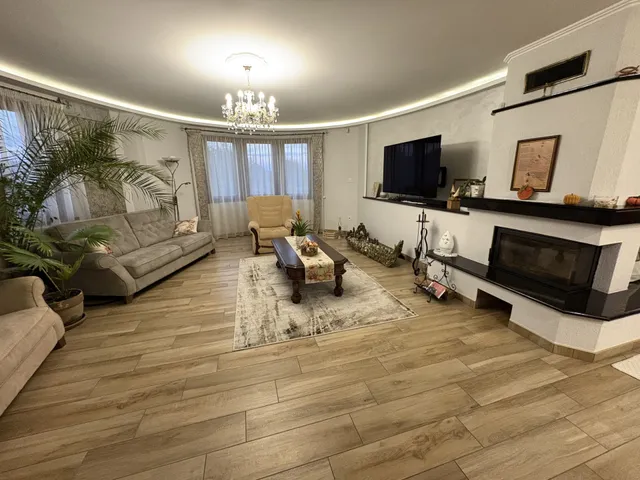 Eladó ház Kecskemét 270 nm