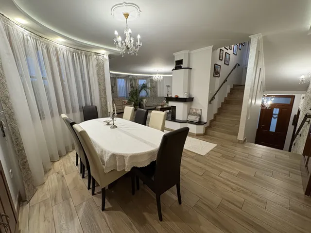 Eladó ház Kecskemét 270 nm