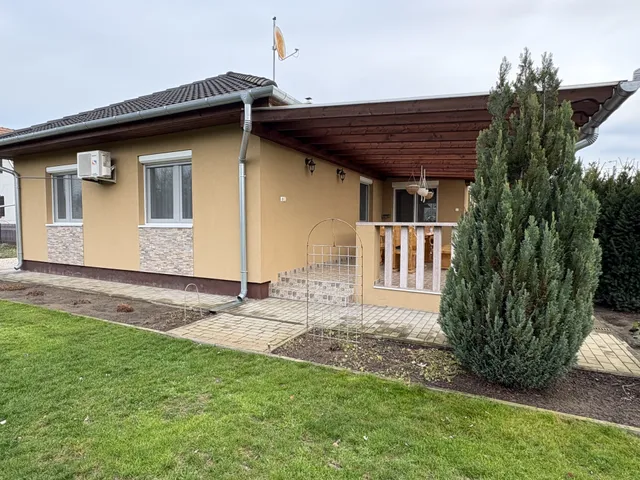 Eladó ház Helvécia 176 nm