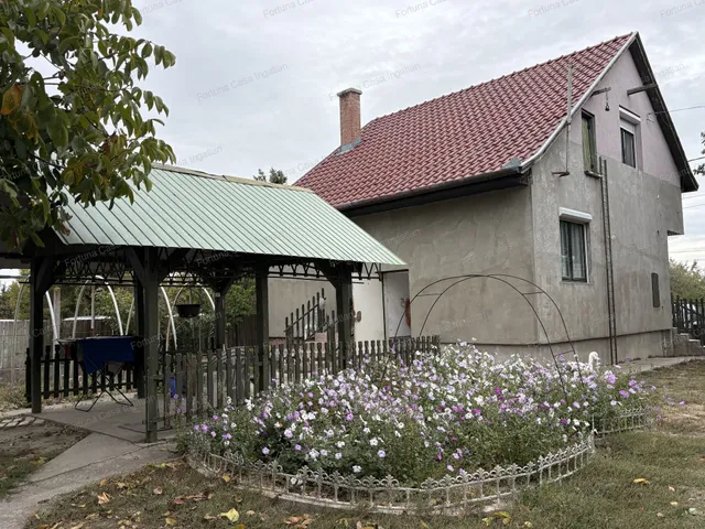 Eladó ház Kecskemét, Felsőszéktó 100 nm