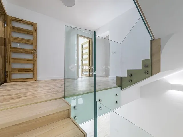 Eladó ház Csobánka 300 nm