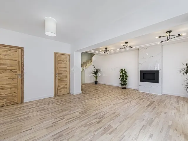 Eladó ház Csobánka 300 nm