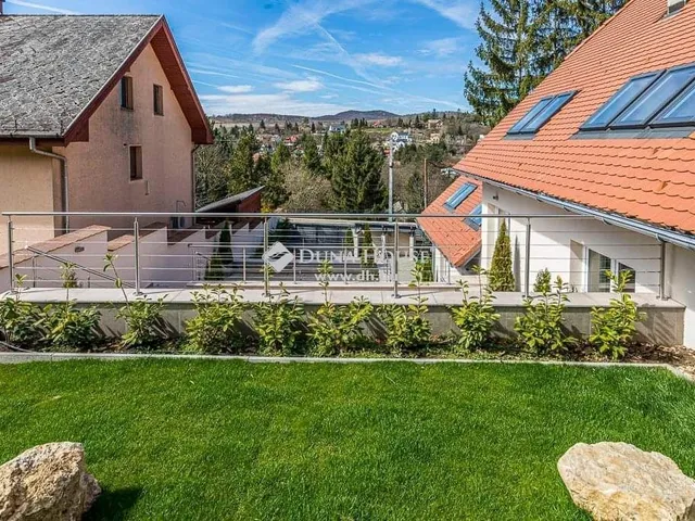 Eladó ház Csobánka 300 nm