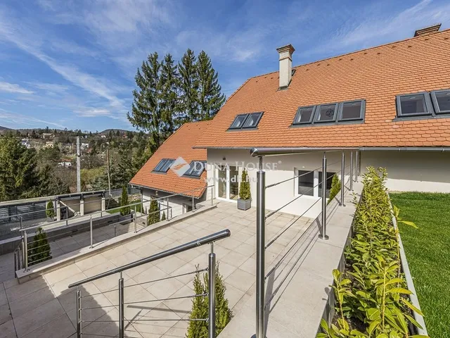 Eladó ház Csobánka 300 nm