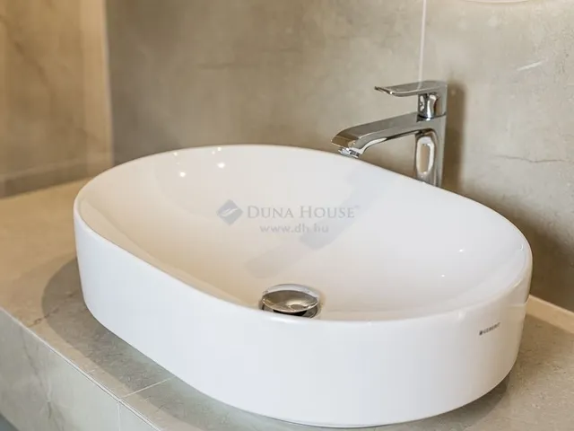 Eladó ház Csobánka 300 nm