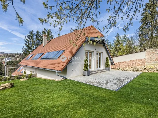 Eladó ház Csobánka 300 nm