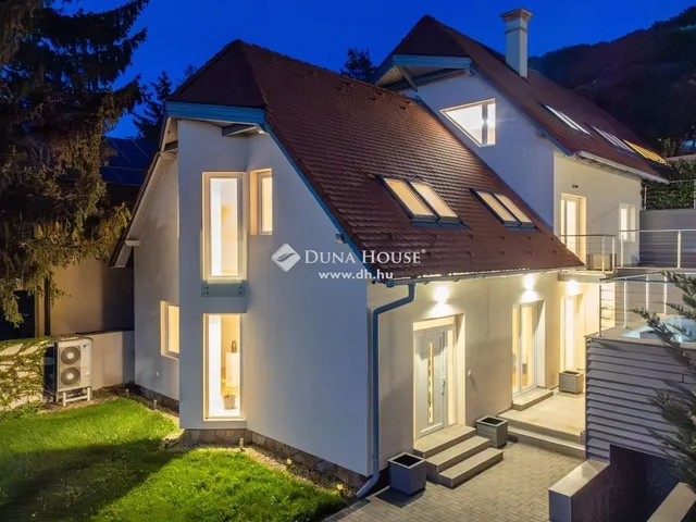 Eladó ház Csobánka 300 nm