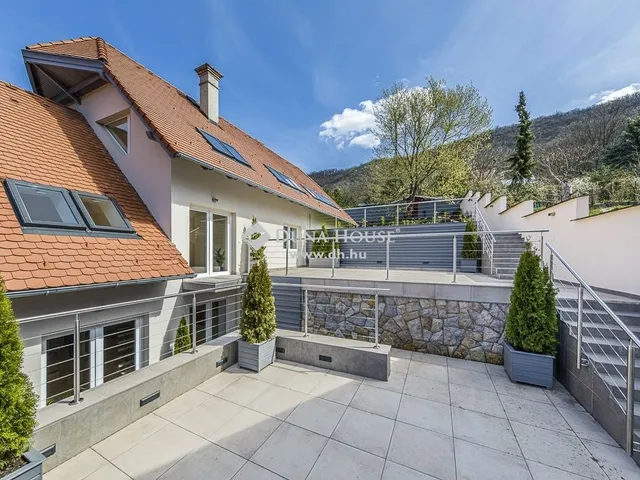 Eladó ház Csobánka 300 nm