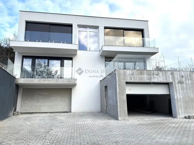 Eladó lakás Budapest III. kerület 108 nm