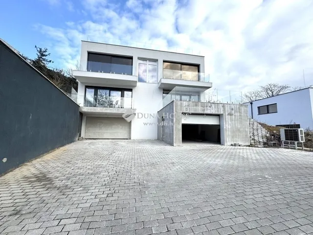 Eladó lakás Budapest III. kerület 108 nm