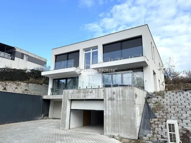 Eladó lakás Budapest III. kerület 108 nm