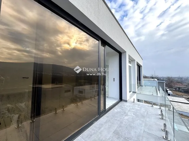 Eladó lakás Budapest III. kerület 108 nm