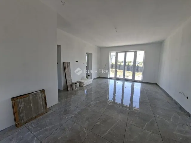 Eladó ház Szada 136 nm