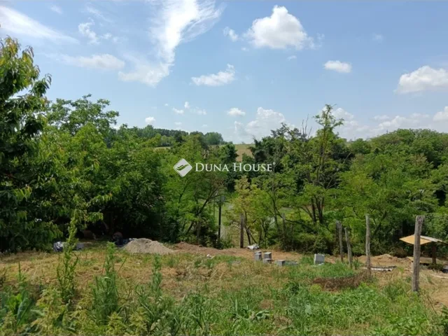 Eladó telek Valkó 720 nm