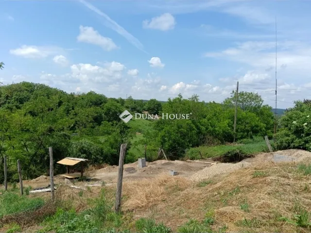 Eladó telek Valkó 720 nm