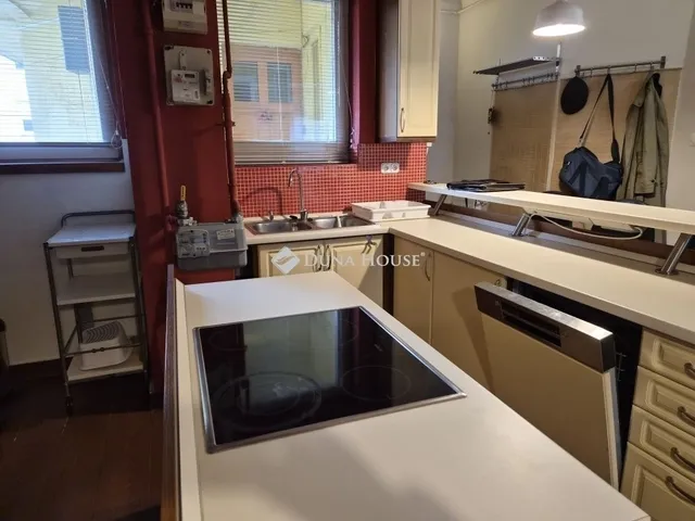 Eladó lakás Budapest III. kerület 93 nm